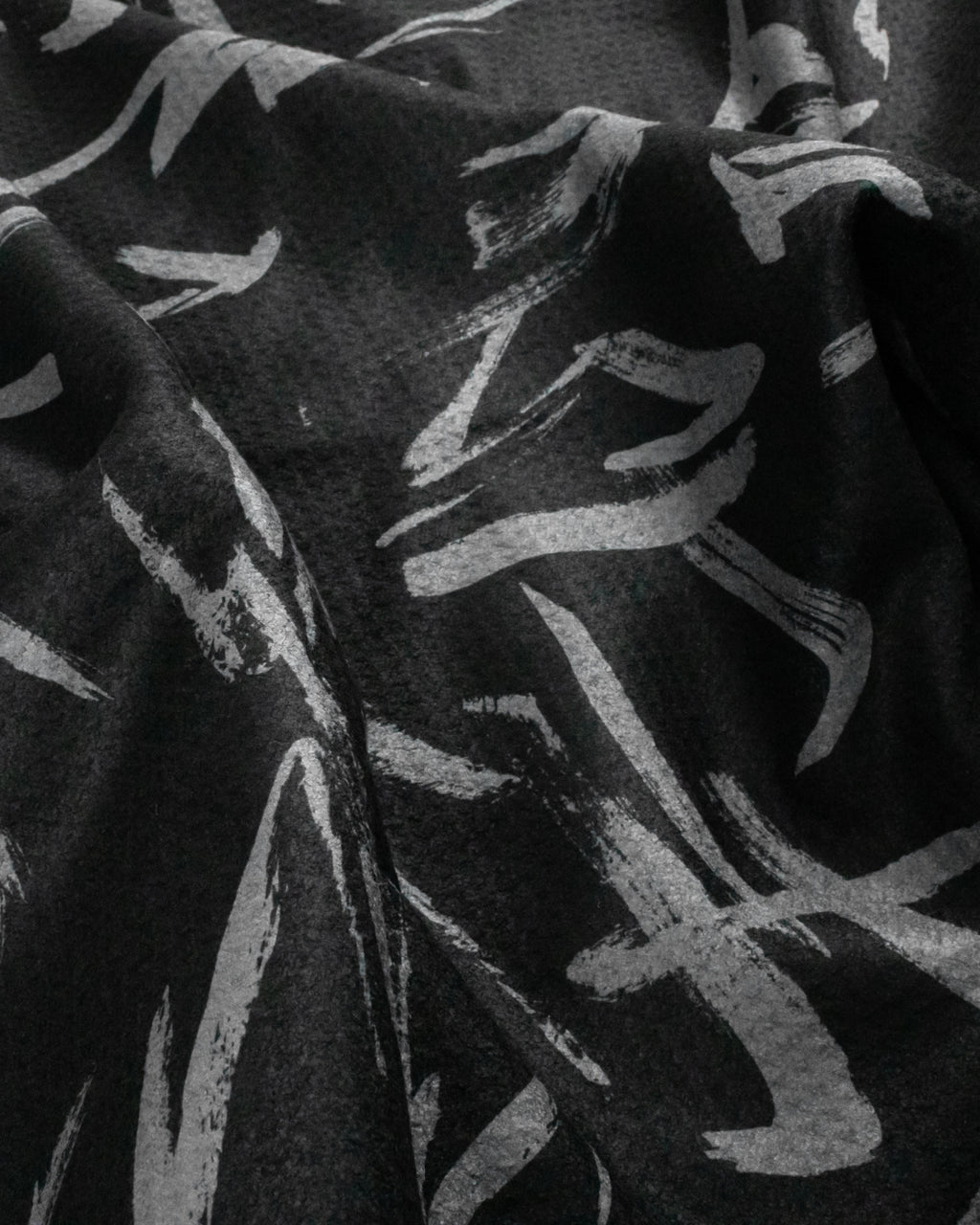 BLACK FLOW - Large Golf Towel