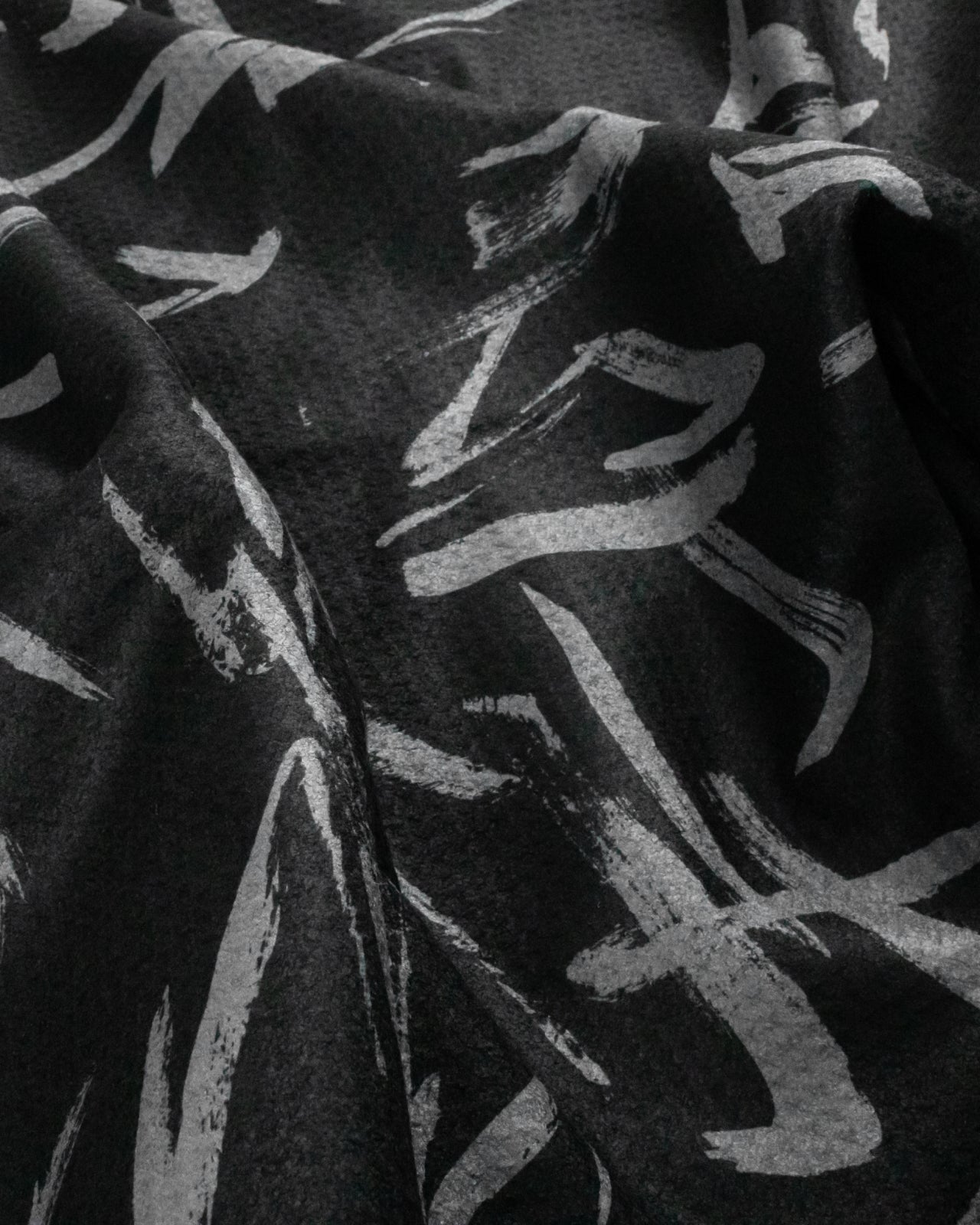 BLACK FLOW - Large Golf Towel